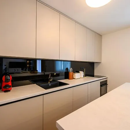 1st Choice - Apartment