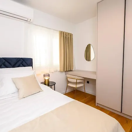 1st Choice - Apartamento *