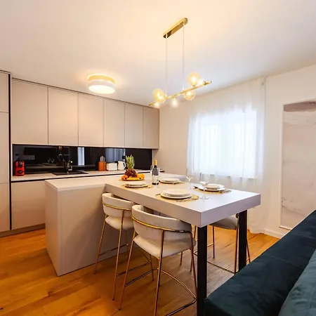 1st Choice - Apartment *