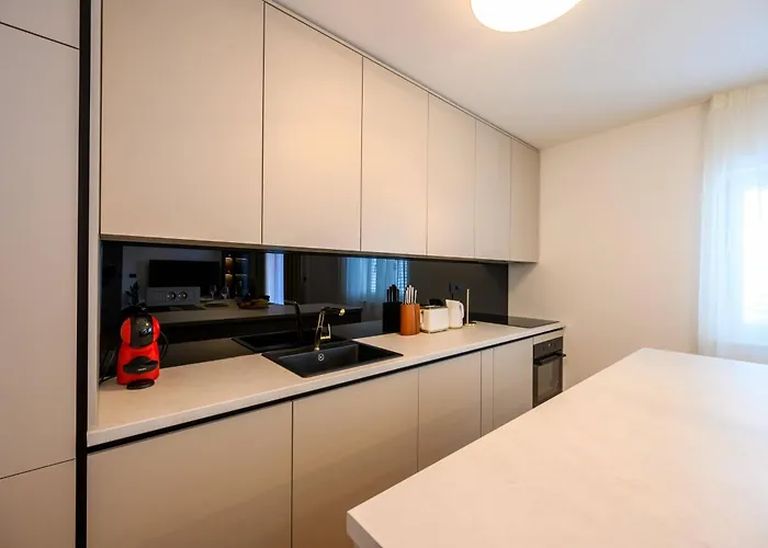 1st Choice - Apartment