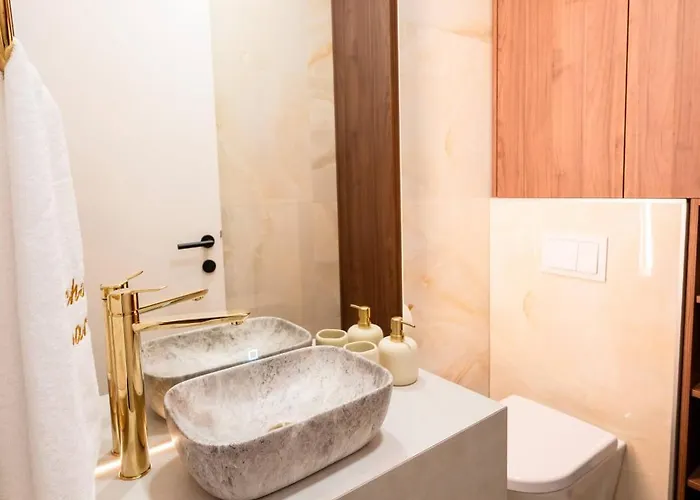 1st Choice - Apartment *