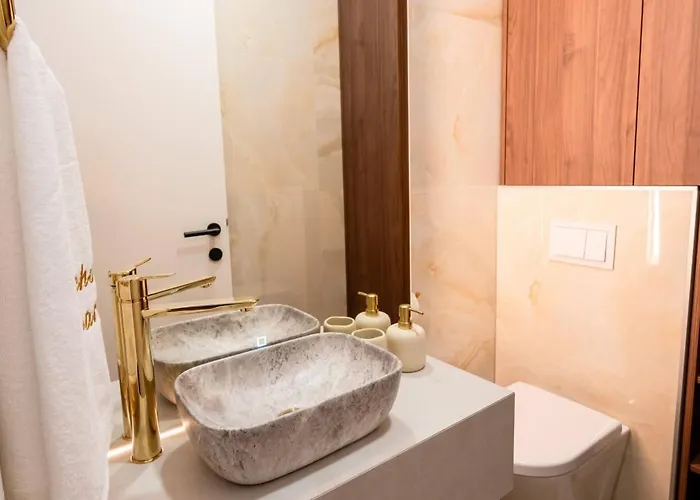 1st Choice - Apartment *