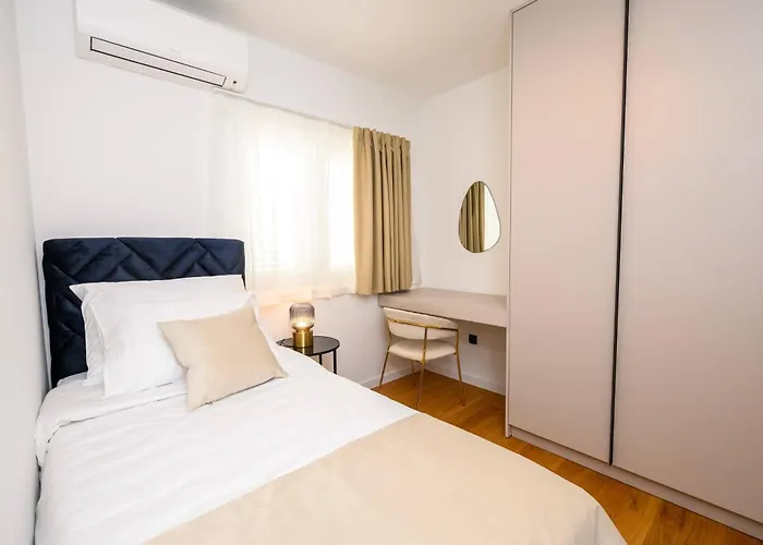 1st Choice - Apartment *