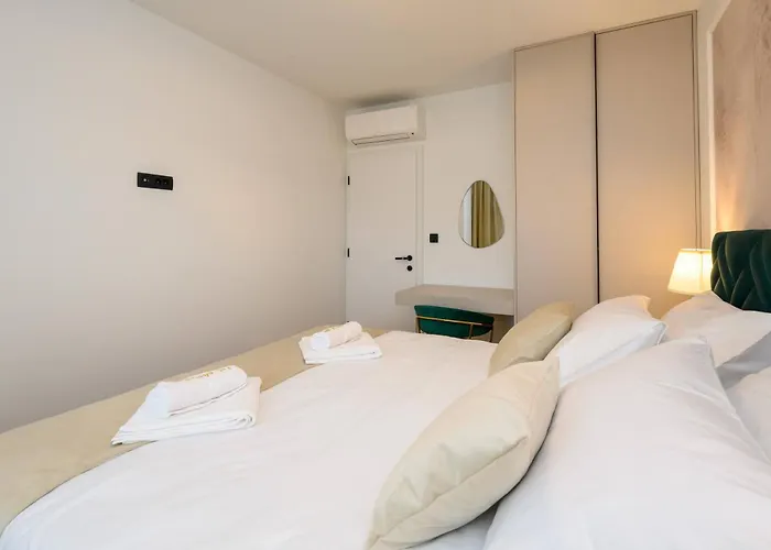 1st Choice - Apartment