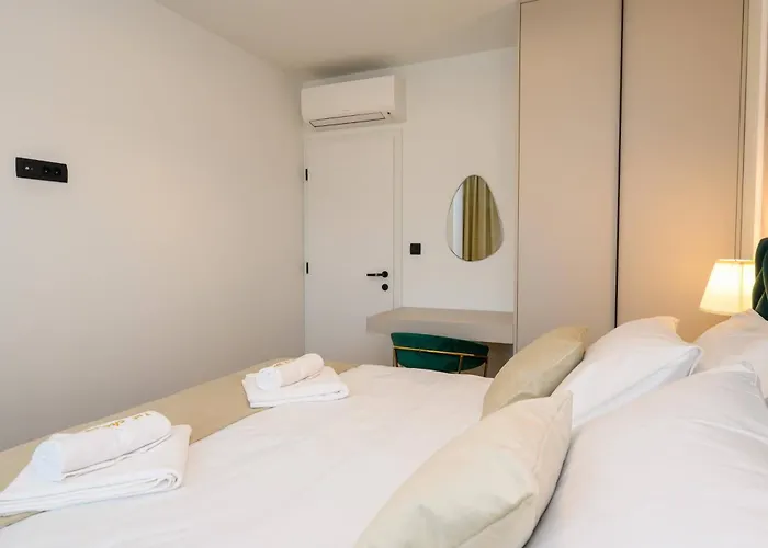 1st Choice - Apartment *