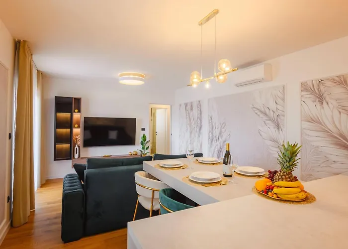 Apartment 1st Choice - *