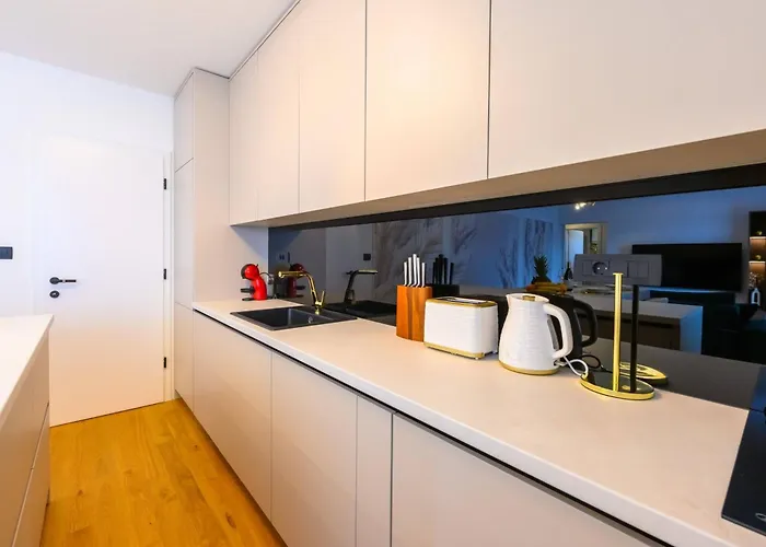 1st Choice - Apartment