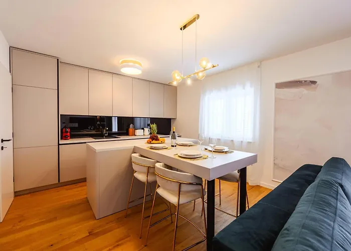 1st Choice - Apartment *