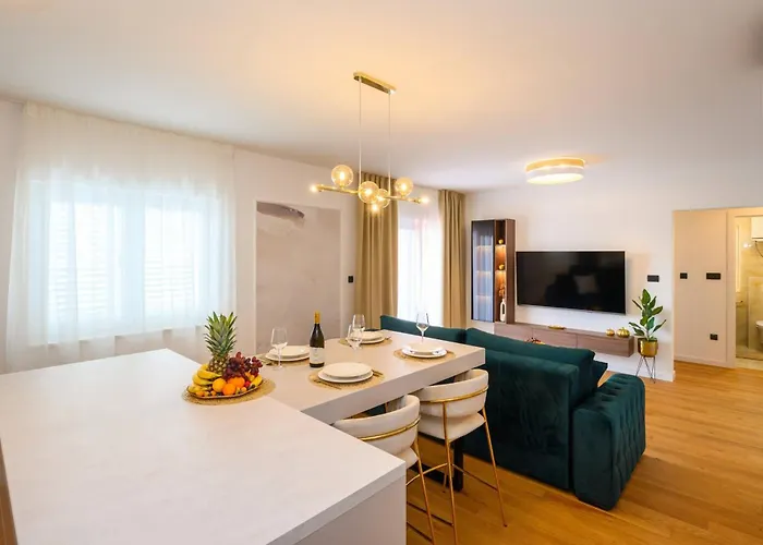 1st Choice - Apartment