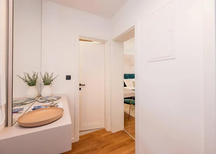 1st Choice - Apartment